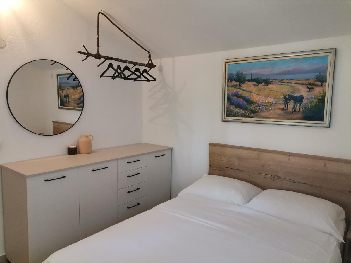 Holiday Batarelo Trogir Exterior photo